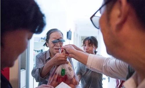 港媒爆料80岁老人视频,揭秘传奇人生片段”