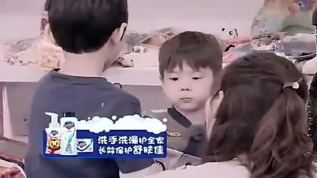 娱乐爆料君嗯哼是谁,嗯哼身份揭秘，竟是某明星之子