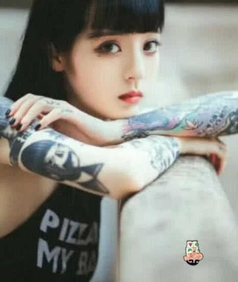 抖音纹身女网红吃瓜,揭秘网红圈背后的故事